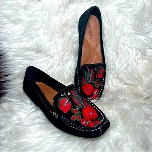 Beartraps Otella Embroidered Suede Loafer/Moccasin Size 7 Black Beautiful Flats